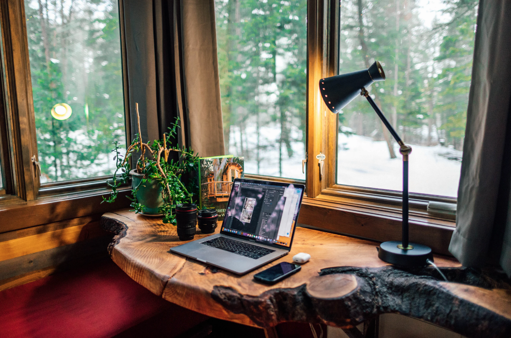 table with lamp and laptop